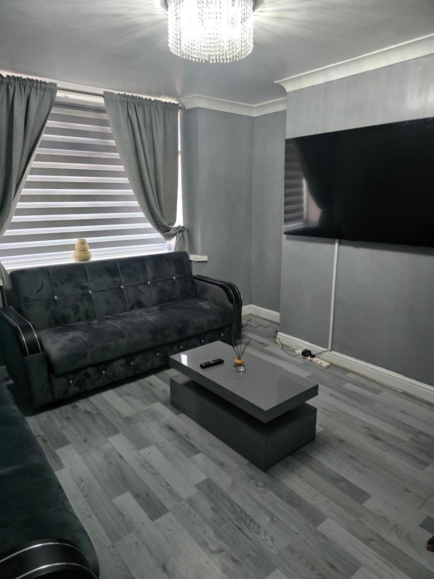 Manchester - House - Sleeps 6 - Parking - Garden Kültér fotó
